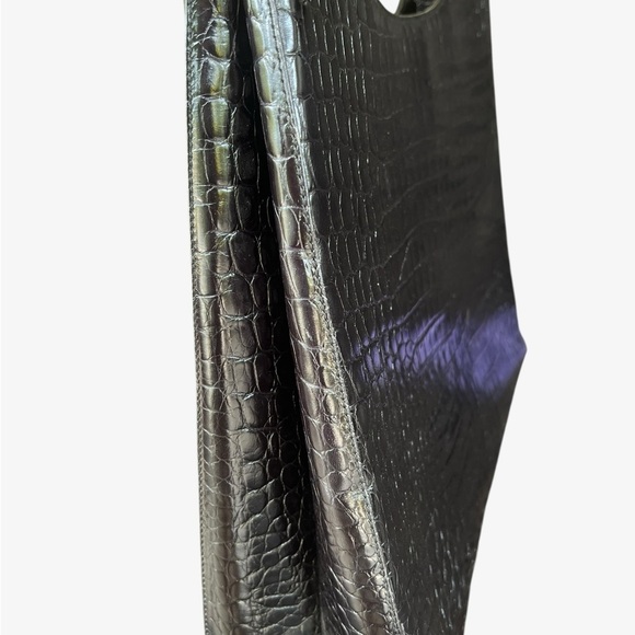 Salvatore Ferragamo Black Crocodile-Embossed Shoulder Bag - Picture 6 of 11